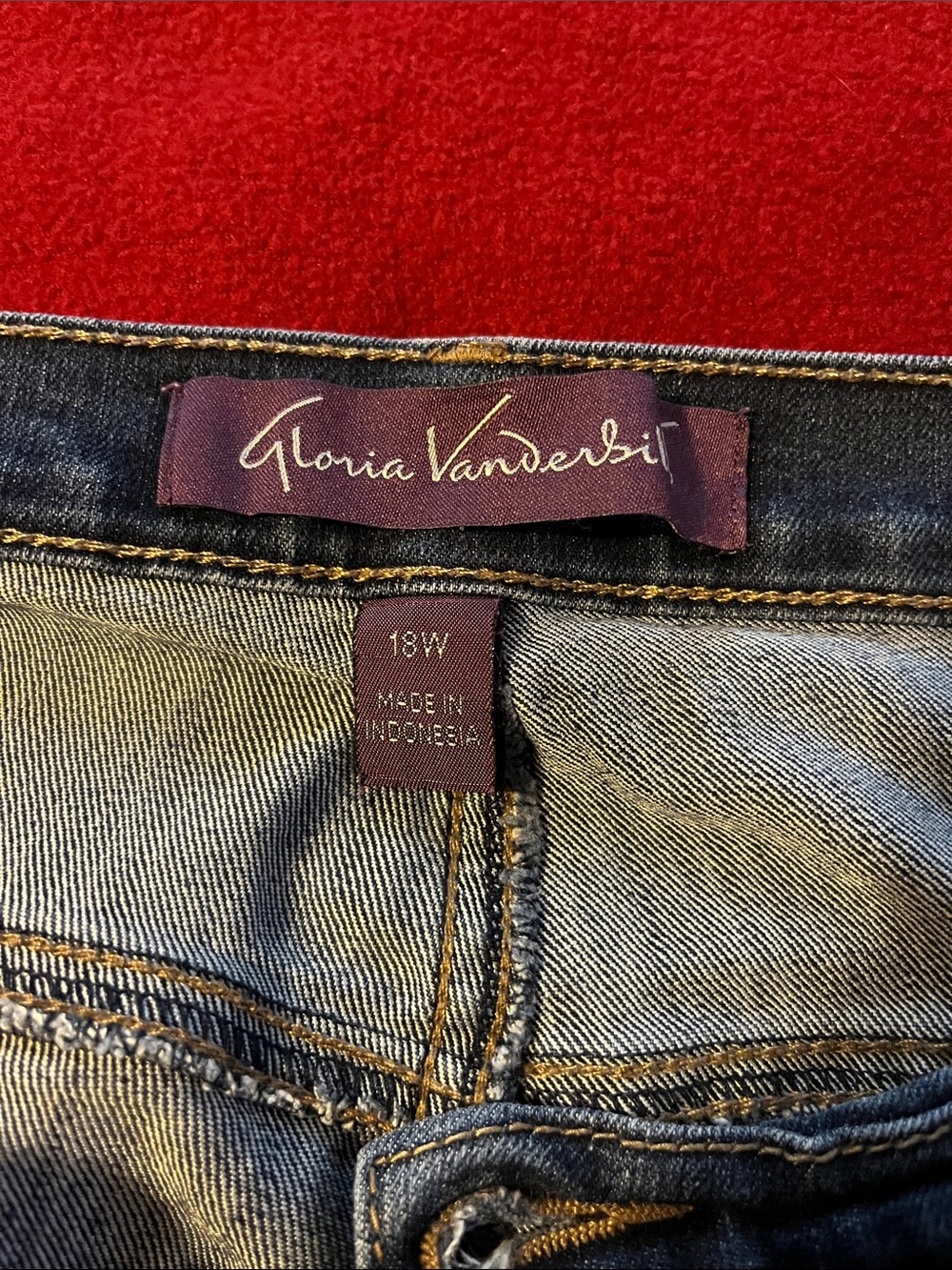 Gloria Vanderbilt Dark Blue Denim Jeans with Contrast Stitching